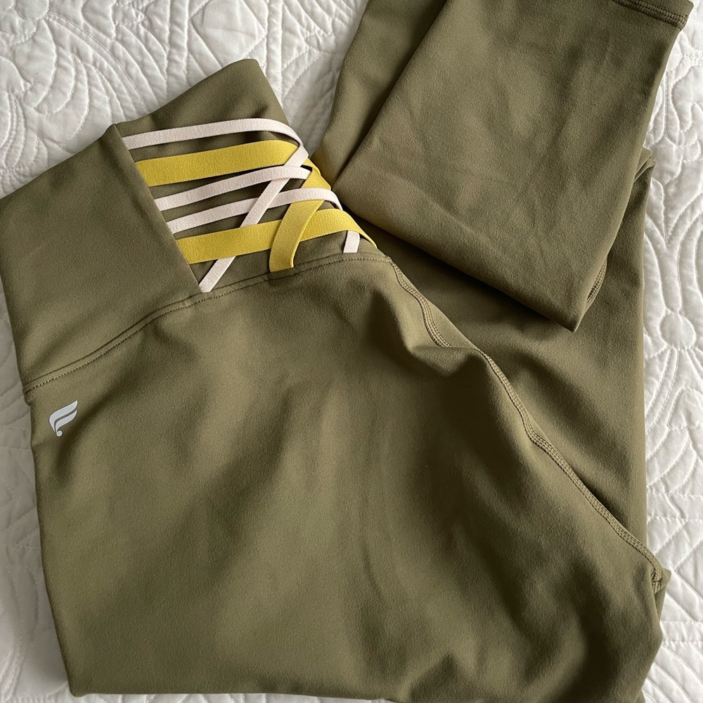 Fabletics The Boost 7/8 Slate Green/Lemon Crème NWOT